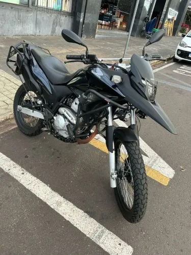 Vende-se essa XRE 300 super conservada e equipada 