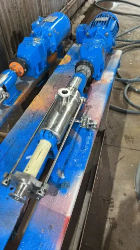 BOMBA HELICOIDAL NETZSCH COM MOTOR TRIFÁSICO 1CV 820RPM 220/380/440V