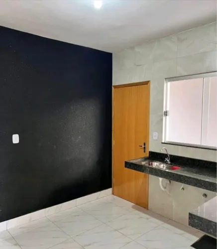 Vende-se casa em Canudos.