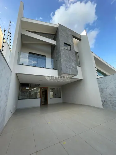 Sobrado à venda em Maringá, Jardim Tóquio, com 3 quartos, com 172.8 m²
