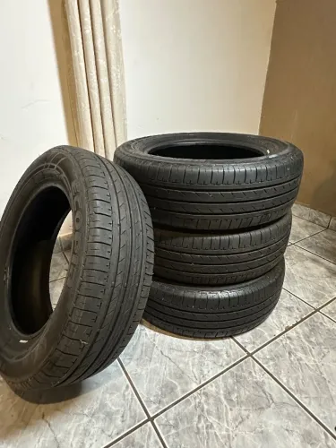 Jogo com 4 pneus Bridgestone aro 15