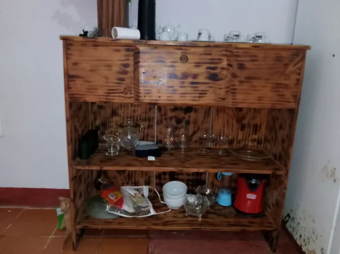 Armário de madeira rústica 