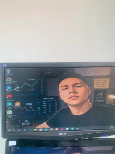 Notebook acer i3, com monitor extra pra usar de segunda tela 