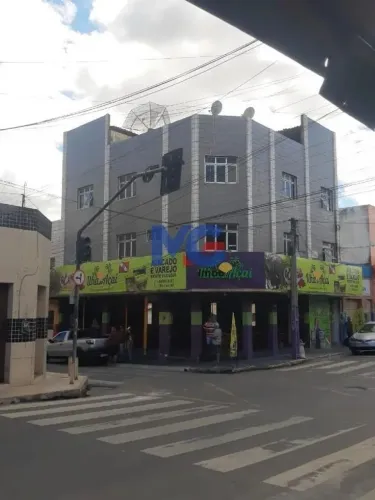 Excelente Prédio com 04 Andares com 560m² no total no Bairro Centro - Juazeiro do Norte