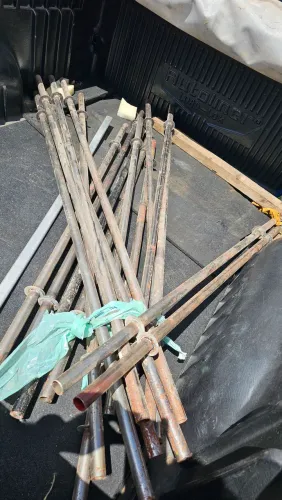 Barra de musculação 35 reais cada.