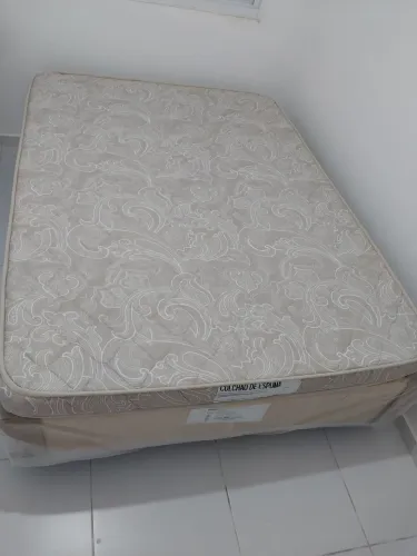 Cama de casal semi nova