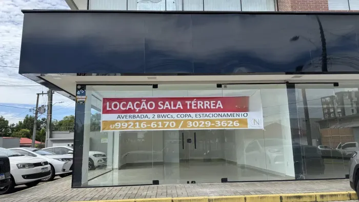Sala Comercial com 52 m², frente Rua Marques Olinda - Joinville - SC