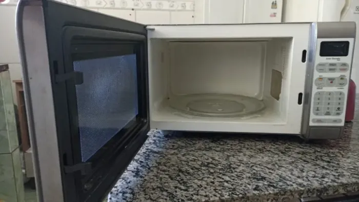Microondas usado funciona normalmente.