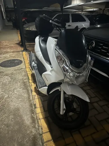 Honda PCX 150cc - Automática e muito econômica