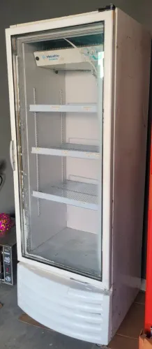 Geladeira Expositora Metalfrio Branca