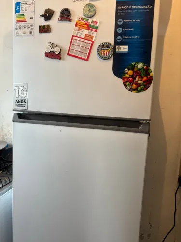 Vendo Geladeira Midea 294 Litros semi nova