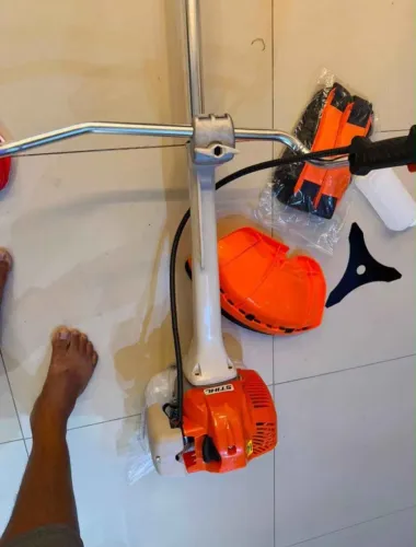 Roçadeira Stihl FS-380, 52cc, nunca foi utilizado, como está na foto meu zap: *