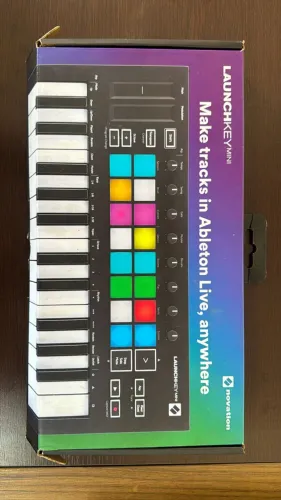 Teclado Controlador MIDI Novation Launchkey Mini MK3 - Na caixa