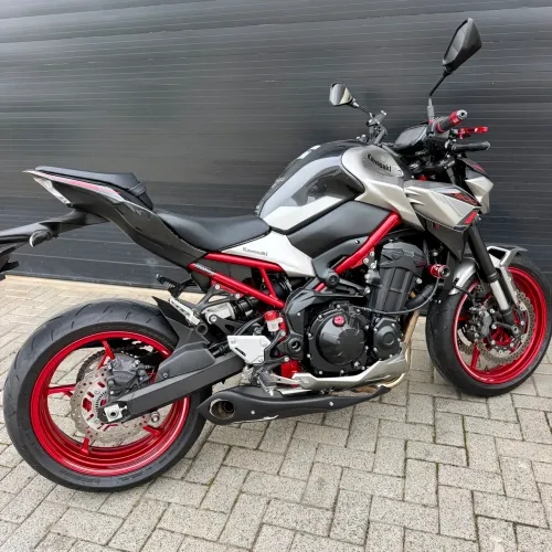 Z 900 com muitos acessórios 