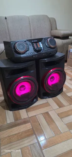 Mini System LG XBOOM - 2350W RMS, Graves Potentes, Karaokê, DJ Set e Party Speaker 