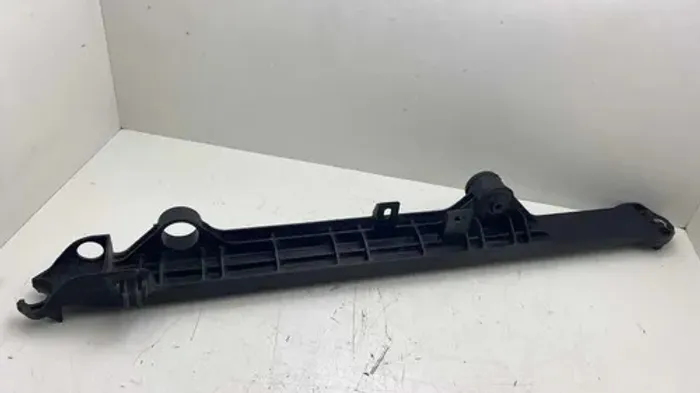 Suporte Lateral Radiador Direito Toyota Hilux 2017