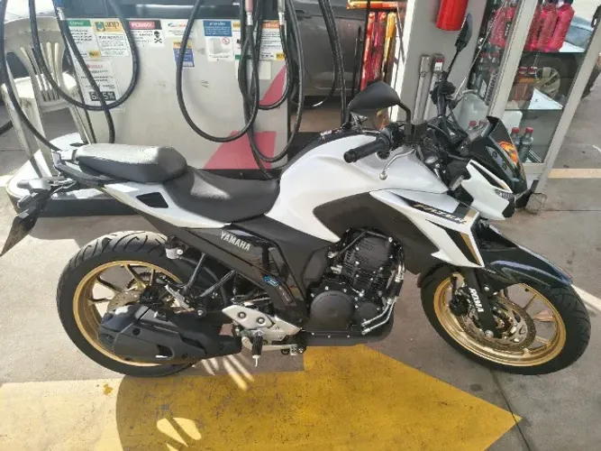 FZ25 2025 | 3.800 KM | ÚNICO DONO!