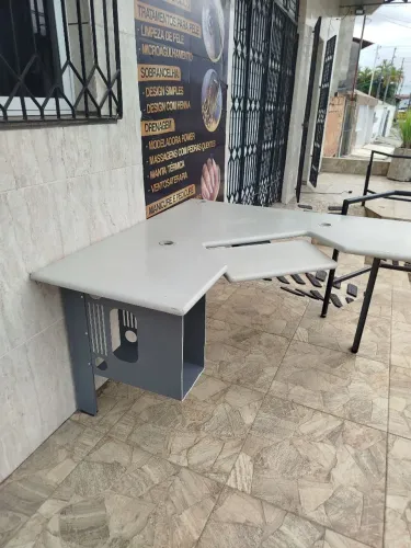 Mesa de escritório medindo 1,40 por 60 de largura top r$ 250