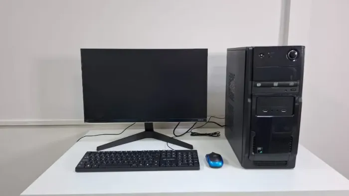 Computador de mesa completo Intel Core I5-10400F