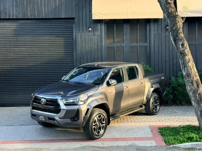 Toyota Hilux CD SRX 4X4 2.8 TDI 16V Diesel Aut. 2025