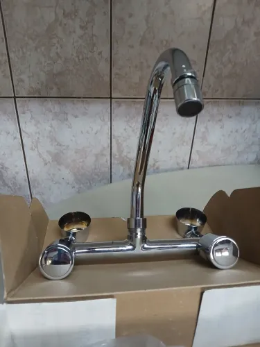 Torneira de parede com misturador, marca IMPERATRIZ, modelo 2055 C30 GOLD