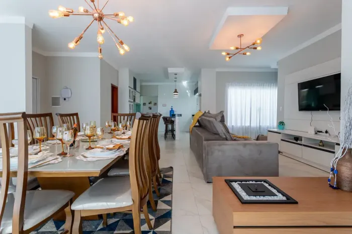 Casa com 3 Suítes, Piscina e Área Gourmet. Conforto e lazer completo em terreno de 500 m²