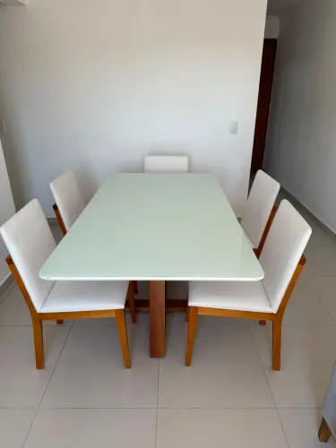 Mesa de jantar... com tampo em laca em vidro Branco