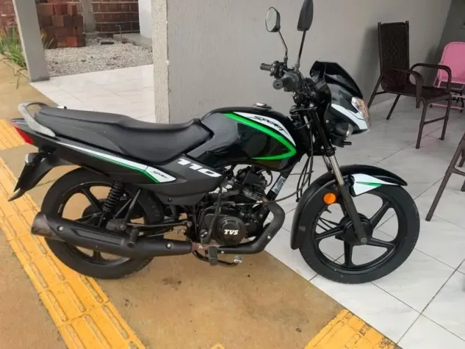 Moto conservada bem cuidada