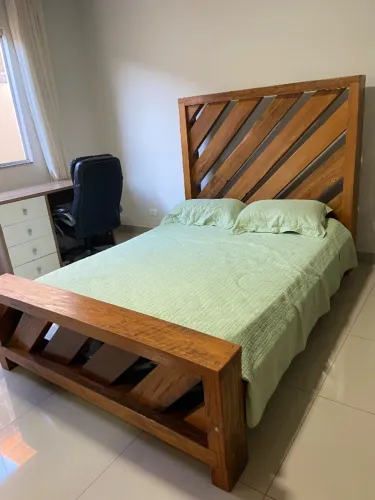 Cama de Casal em Madeira Maciça - Alta Qualidade