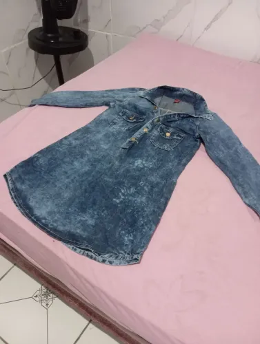 Jardineira jeans de manga longa
