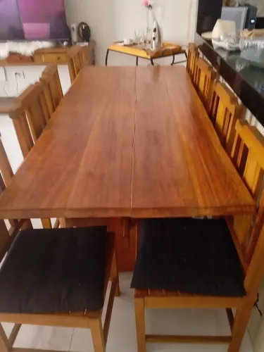 Mesa madeira rústica com 8 cadeiras