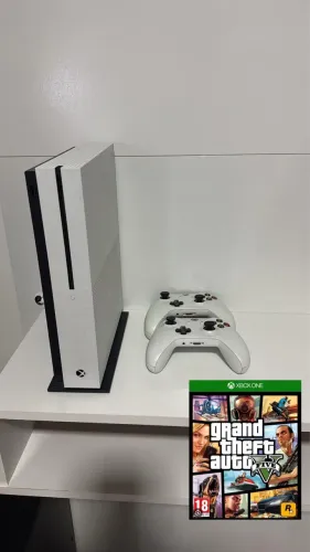 Xbox one S 1TB + 2 Controles + GTA V