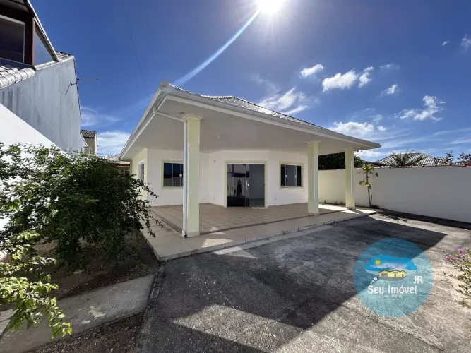 Portal das Conchas - Casa Linear em Condomínio de Frente para a Lagoa do Barbudo