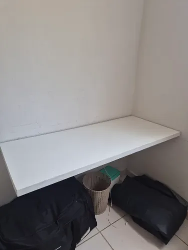 Escrivaninha fixa de parede