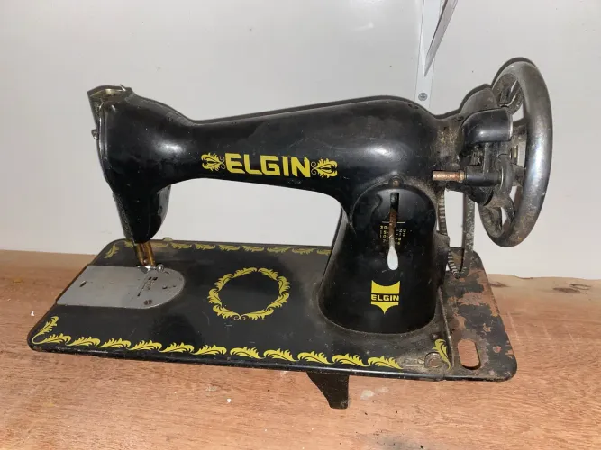 Maquina de costura Elgin