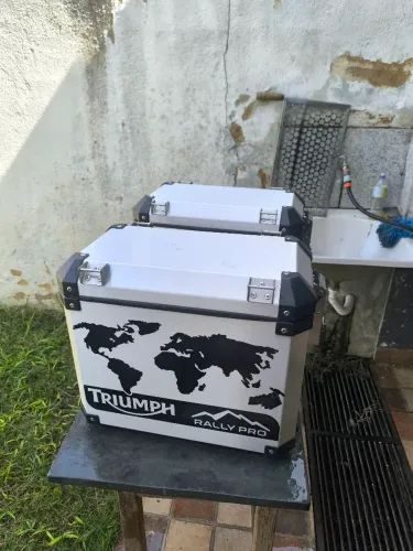 Vendo baús laterais marca Brás 37 litros 