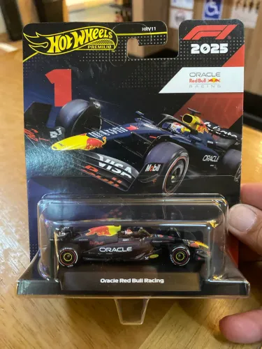 Hot Wheels premium F-1 2025 Oracle Red Bull racing