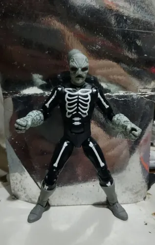 Power Rangers Lighting Collection Cobra Kai SkelePutty ( Boneco de Massa )
