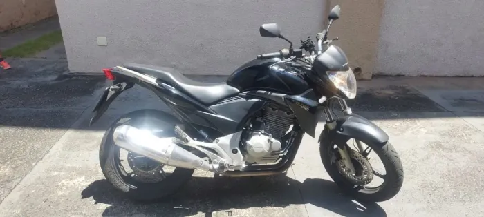 HONDA - CB 300R - PRETA