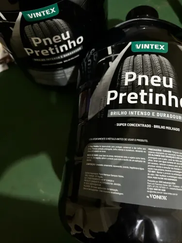 Pneu pretinho