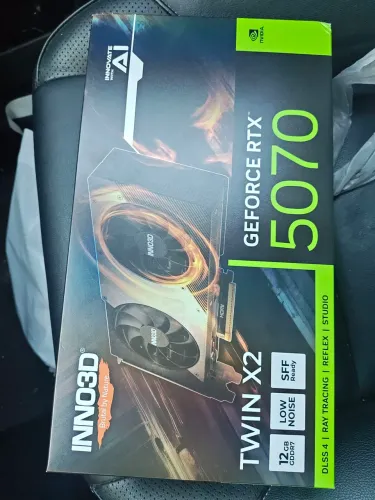 Placa de vídeo RTX 5070 Inno3D Nova Lacrada 