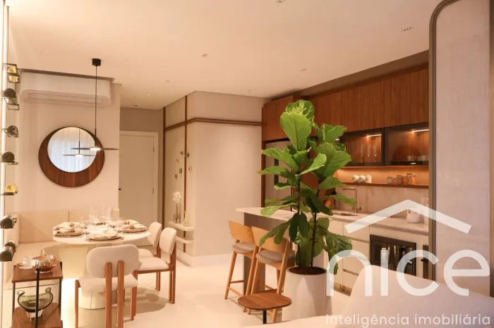 Apartamento Alto Padrão mobiliado, com 3 Dormitórios, sendo 1 Suíte, no bairro Praia Brava