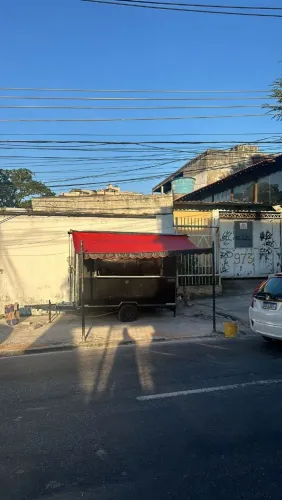Food truck documentado e com equipamentos