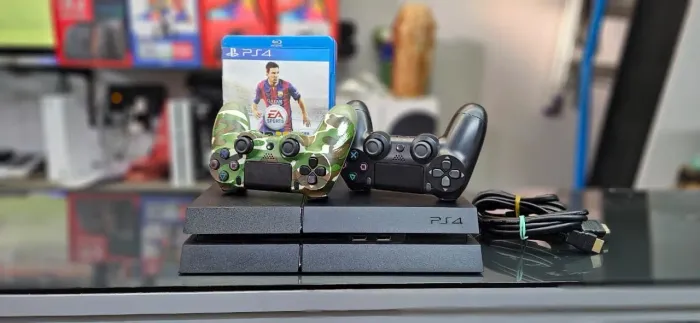 PlayStation 4 500gb e 2 controles 