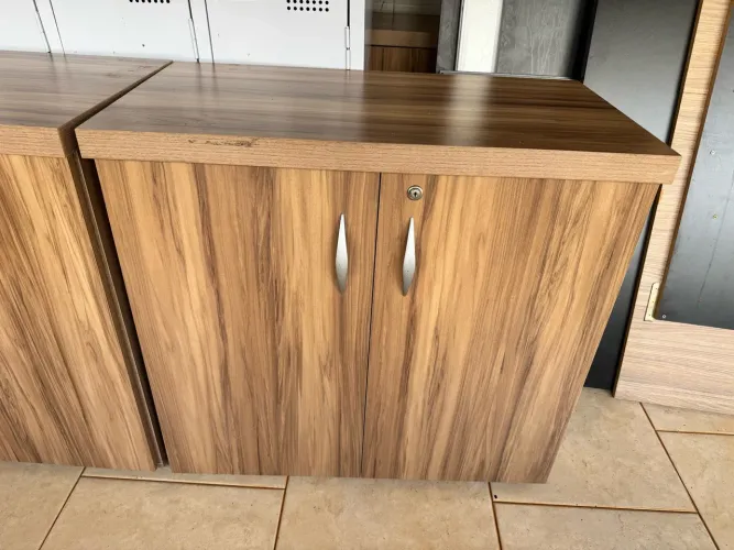 Armário Baixo de Escritório com 2 Portas