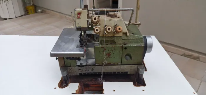 Maquina de costura overlock 