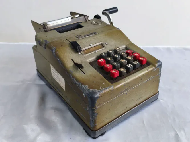 Antiga máquina de calcular.