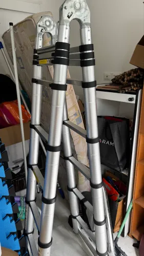 Escada telescópica em alumínio 