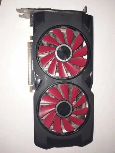 Placa de vídeo XFX Radeon RX 570.