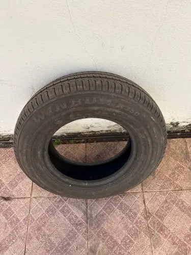 Pneu 225 x 75 x 16